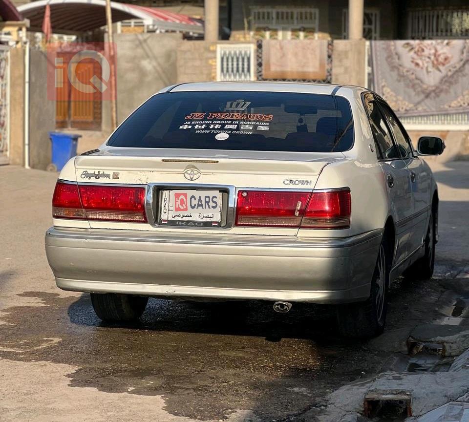 تۆیۆتا کراون